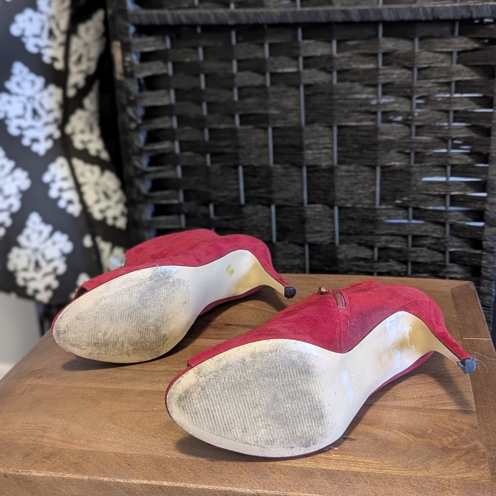 Marc Fisher Women's Red Peep-Toe Ankle Boots Suede Look Office Chic Sz 9.5 - Picture 6 of 8